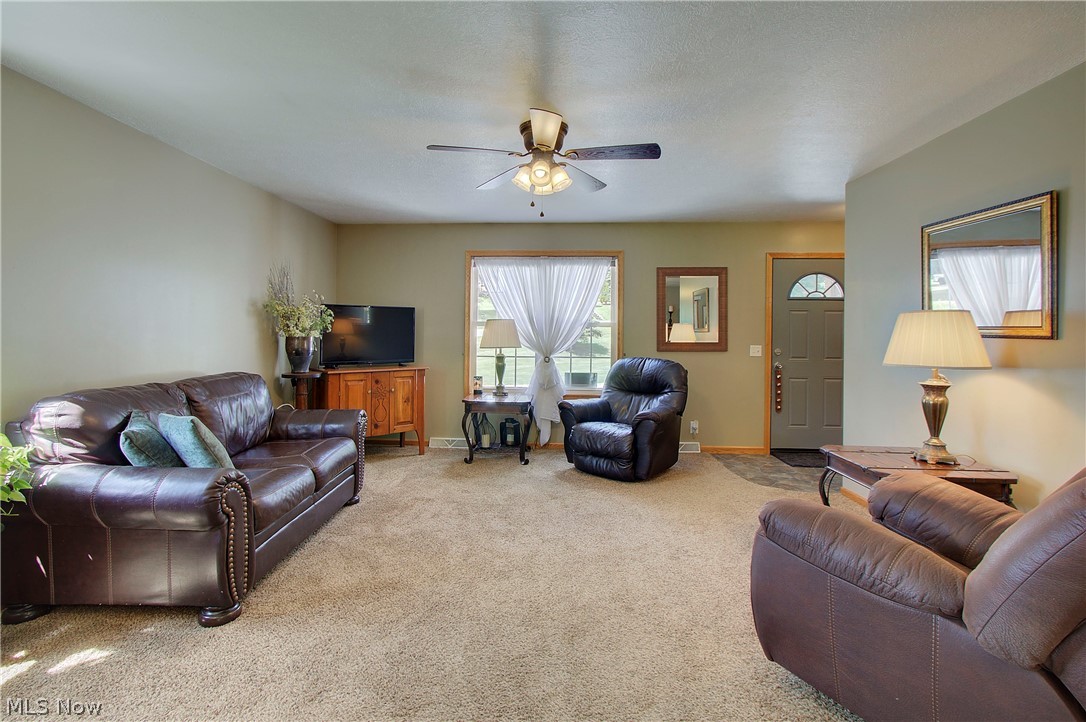14157 Lisbon Street NE Paris OH 44669