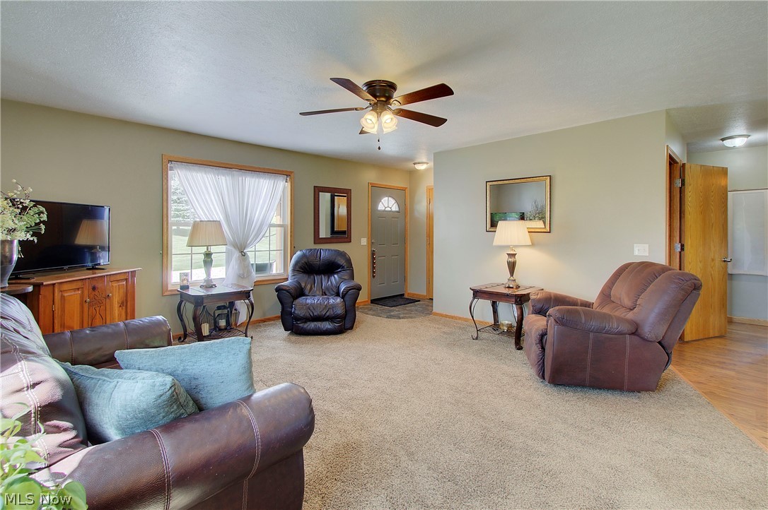 14157 Lisbon Street NE Paris OH 44669