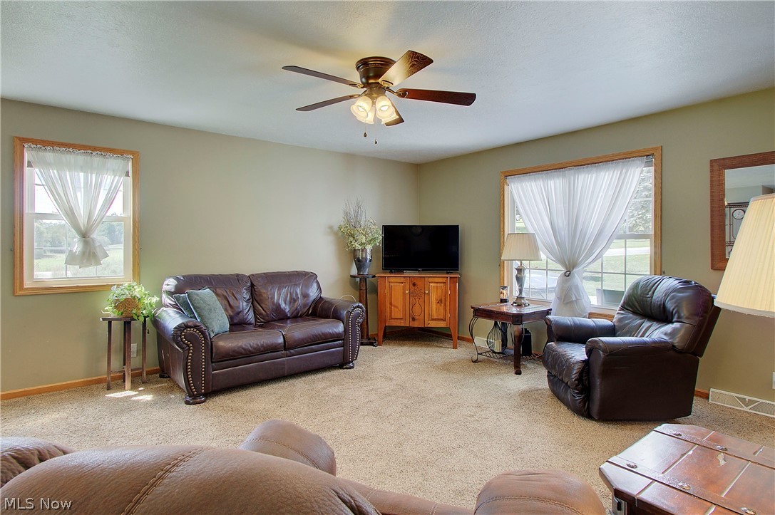 14157 Lisbon Street NE Paris OH 44669