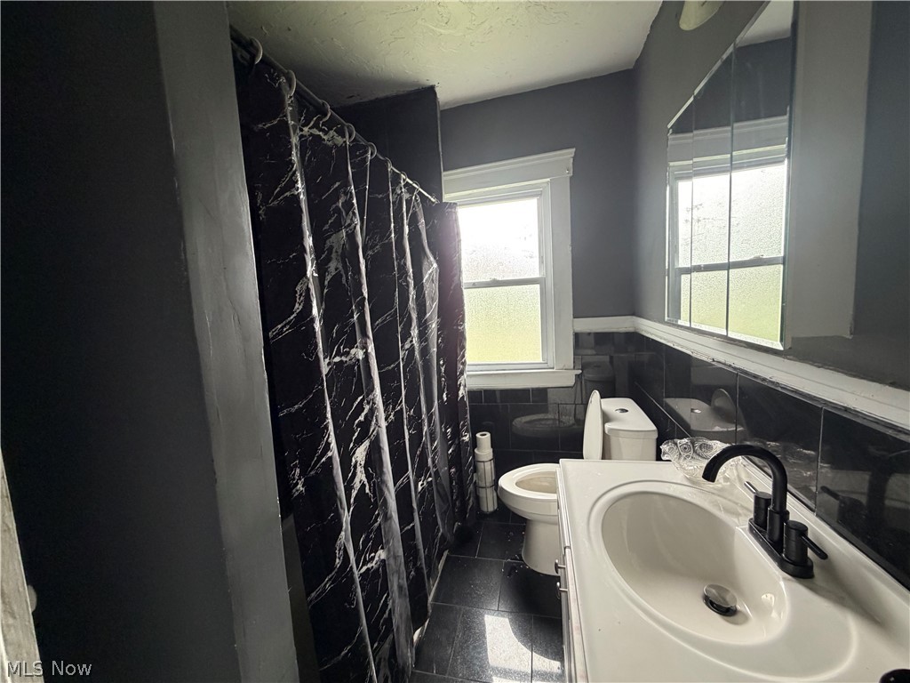 1105 Lakeview Road Cleveland OH 44108