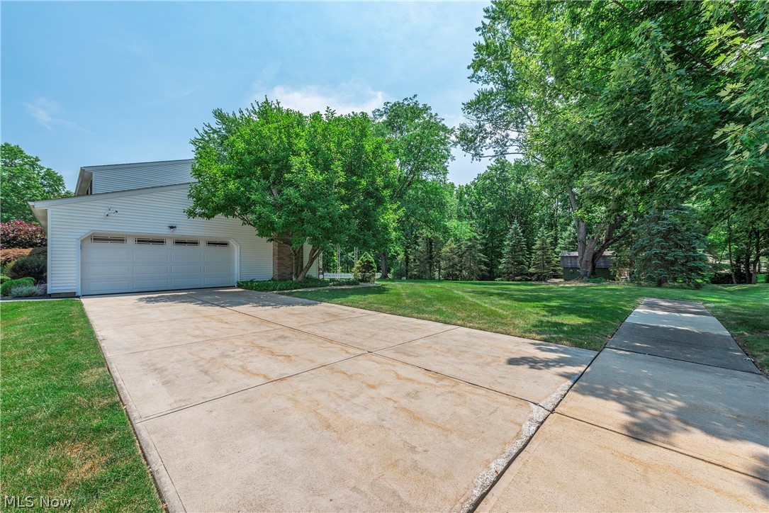 9470 Whitewood Road Brecksville OH 44141