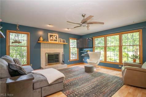 4456 Maplegrove Avenue Louisville OH 44641
