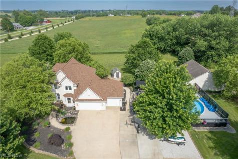 4456 Maplegrove Avenue Louisville OH 44641