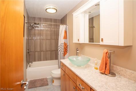 4456 Maplegrove Avenue Louisville OH 44641