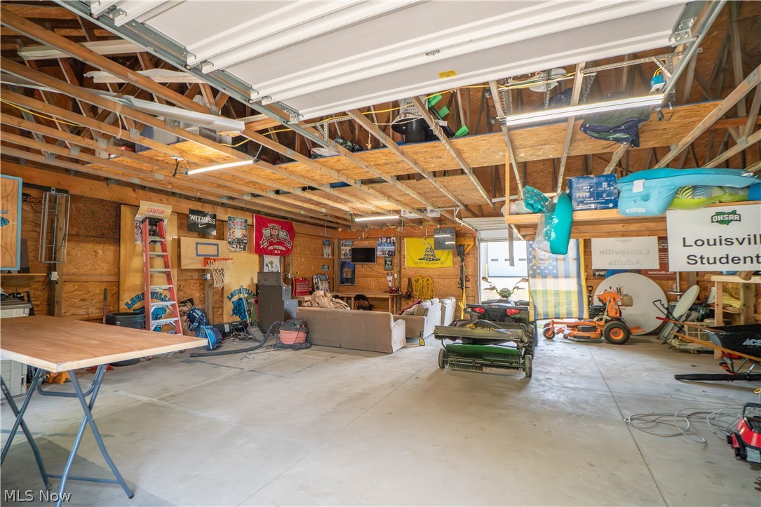 4456 Maplegrove Avenue Louisville OH 44641