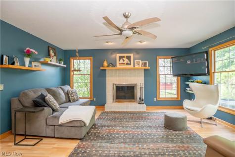 4456 Maplegrove Avenue Louisville OH 44641
