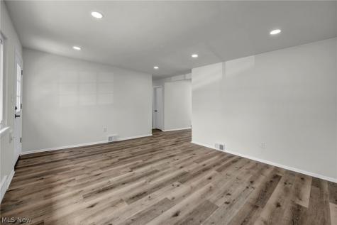 15424 Holland Road Brook Park OH 44142