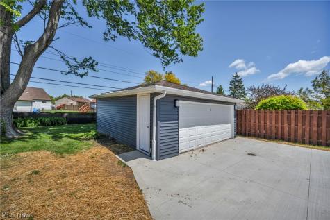 15424 Holland Road Brook Park OH 44142