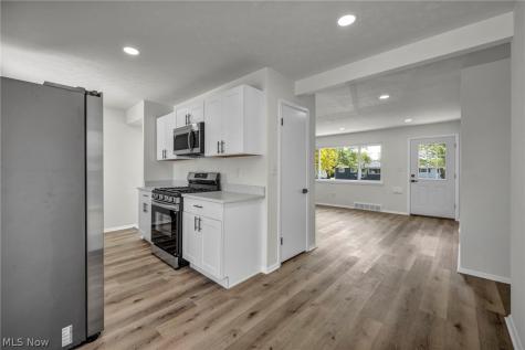 15424 Holland Road Brook Park OH 44142