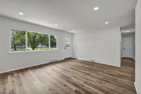 15424 Holland Road Brook Park OH 44142