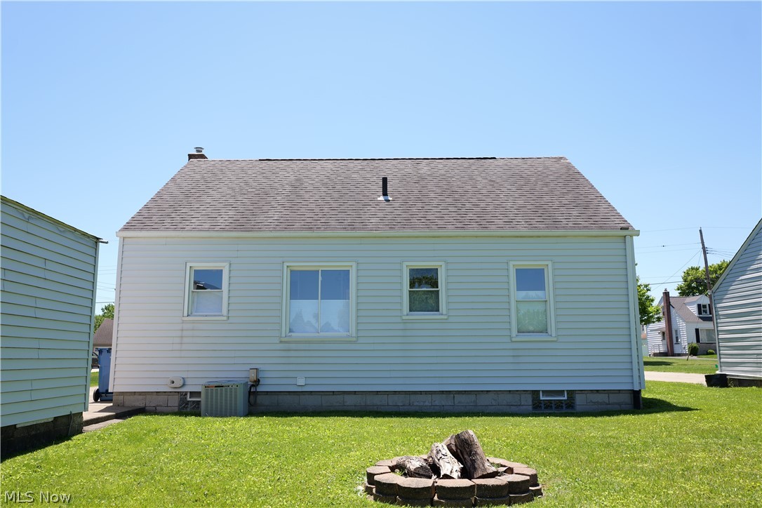 187 Helena Drive Struthers OH 44471