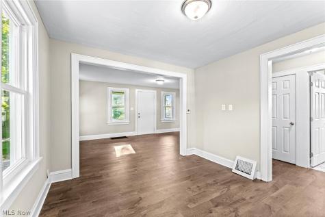 1421 Elder Avenue Akron OH 44301