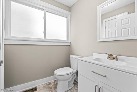 1421 Elder Avenue Akron OH 44301