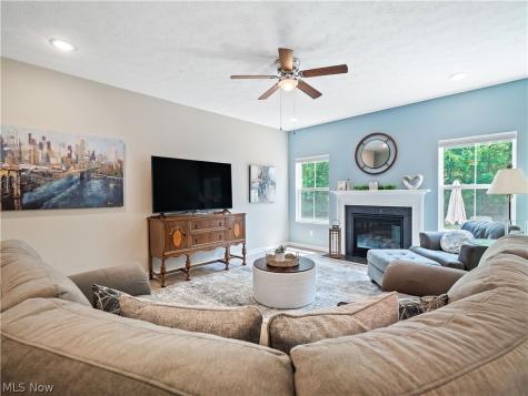 757 Hampshire Court Amherst OH 44001