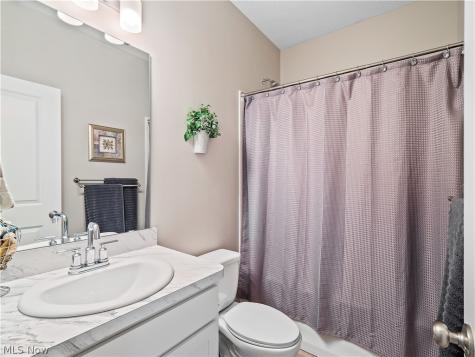 757 Hampshire Court Amherst OH 44001