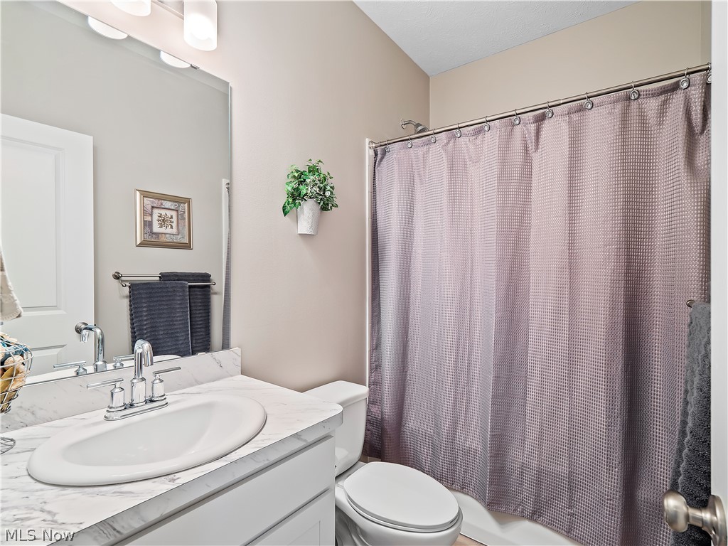 757 Hampshire Court Amherst OH 44001