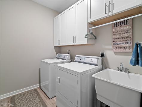 757 Hampshire Court Amherst OH 44001