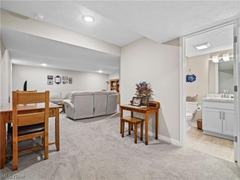 757 Hampshire Court Amherst OH 44001