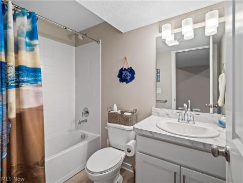 757 Hampshire Court Amherst OH 44001