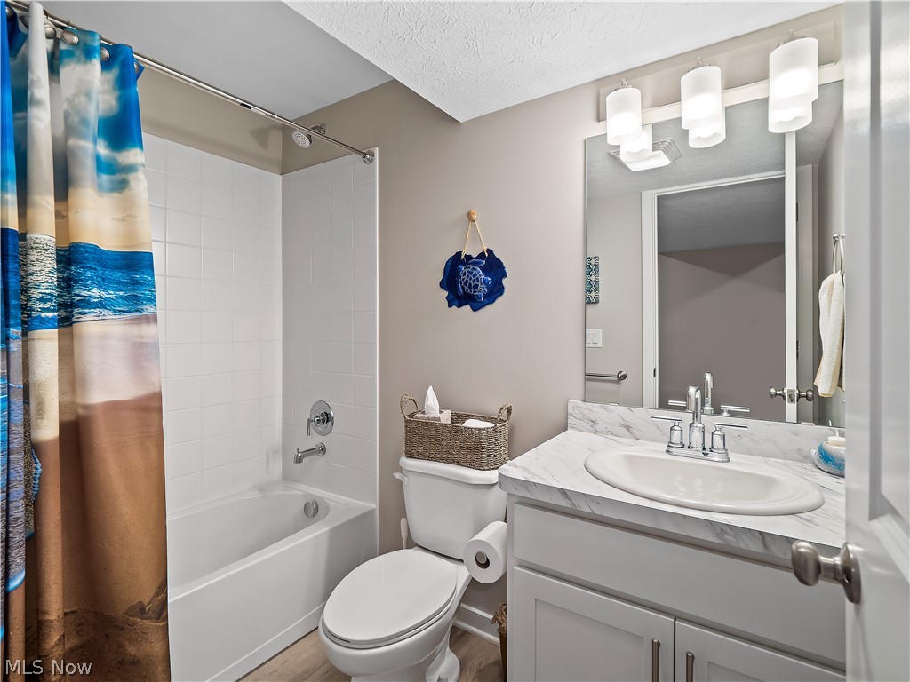 757 Hampshire Court Amherst OH 44001