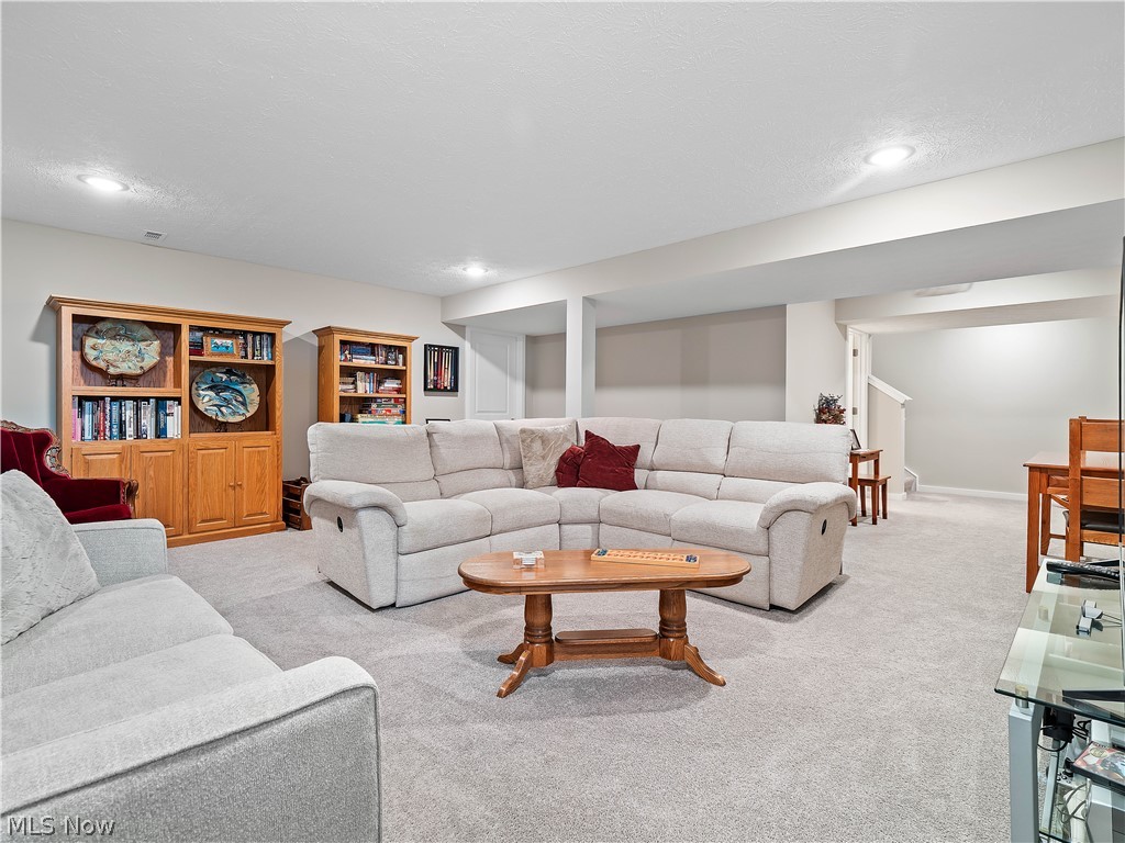 757 Hampshire Court Amherst OH 44001