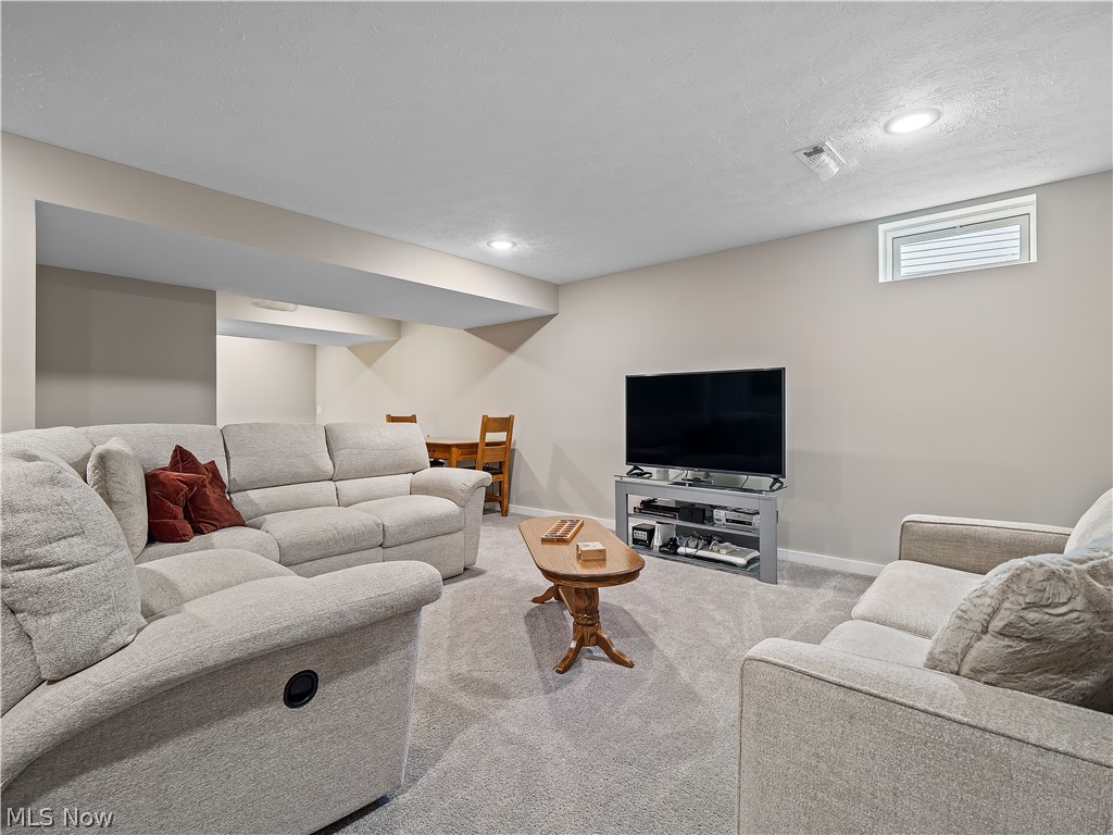 757 Hampshire Court Amherst OH 44001