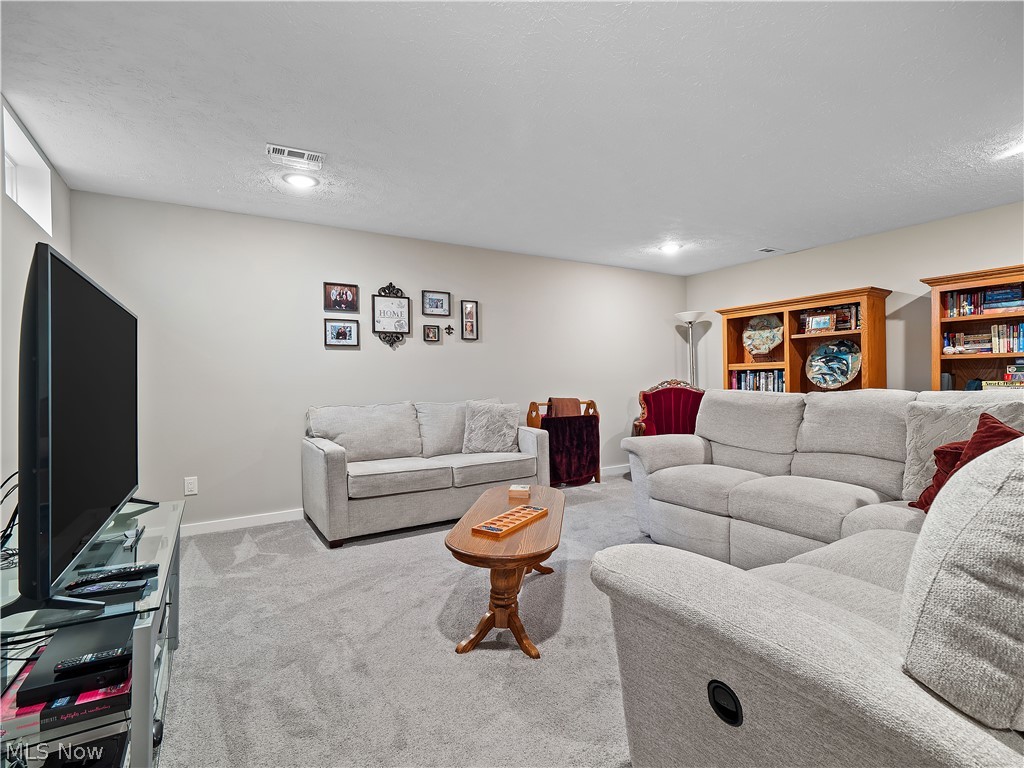 757 Hampshire Court Amherst OH 44001