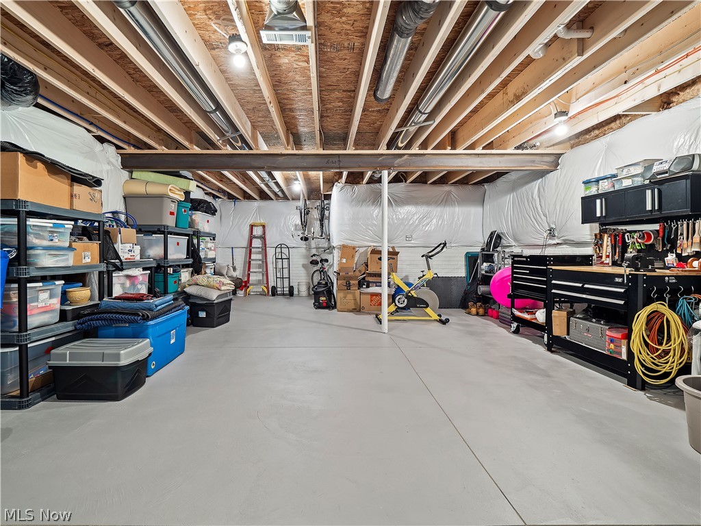 757 Hampshire Court Amherst OH 44001