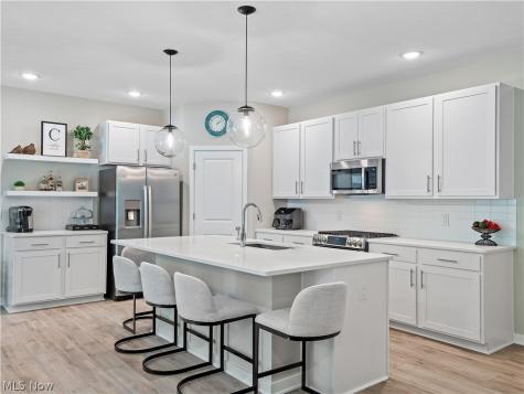 757 Hampshire Court Amherst OH 44001