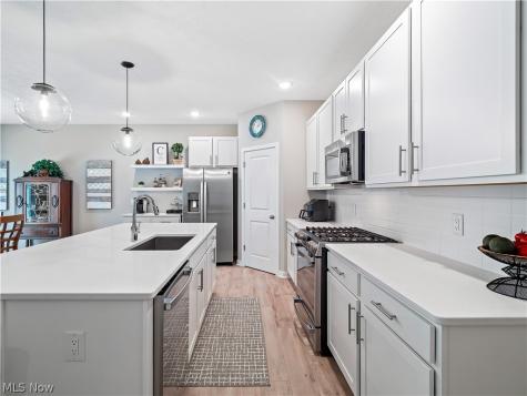 757 Hampshire Court Amherst OH 44001