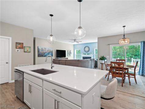757 Hampshire Court Amherst OH 44001