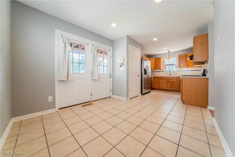 2477 W 5th Street Cleveland OH 44113