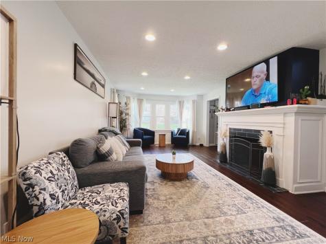25291 Chatworth Drive Euclid OH 44117