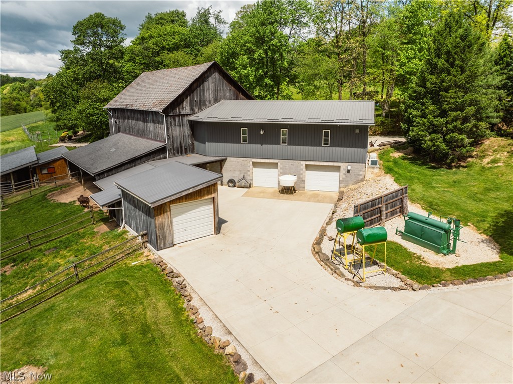28957 Trail 420 Fresno OH 43824