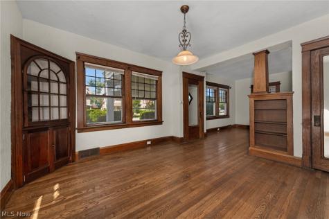 15242 Lake Shore Boulevard Cleveland OH 44110