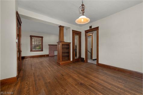 15242 Lake Shore Boulevard Cleveland OH 44110