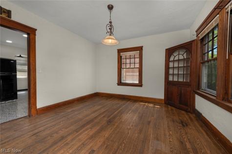 15242 Lake Shore Boulevard Cleveland OH 44110