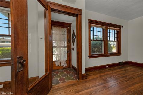 15242 Lake Shore Boulevard Cleveland OH 44110