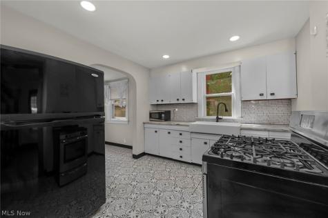15242 Lake Shore Boulevard Cleveland OH 44110