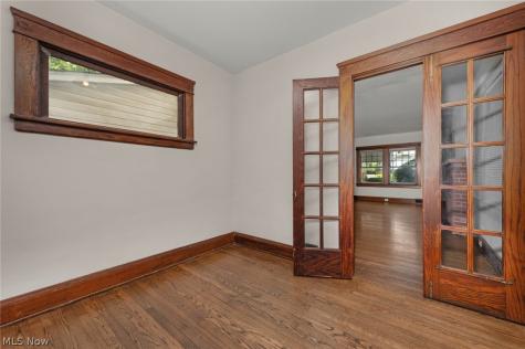 15242 Lake Shore Boulevard Cleveland OH 44110