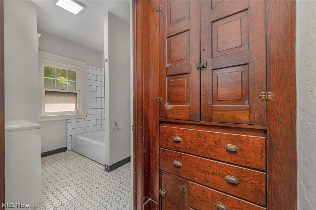 15242 Lake Shore Boulevard Cleveland OH 44110