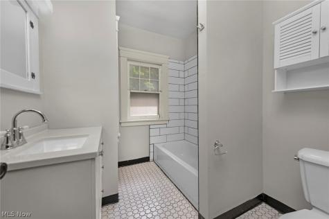 15242 Lake Shore Boulevard Cleveland OH 44110