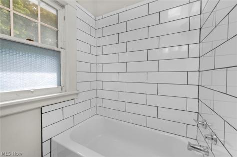 15242 Lake Shore Boulevard Cleveland OH 44110