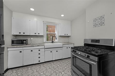 15242 Lake Shore Boulevard Cleveland OH 44110