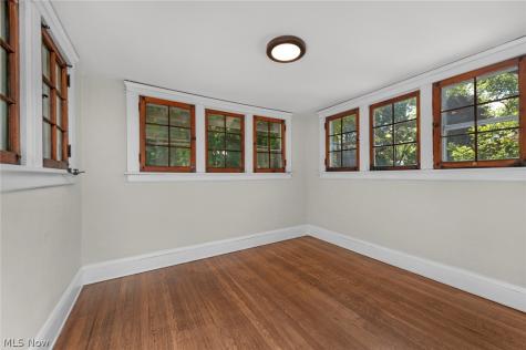 15242 Lake Shore Boulevard Cleveland OH 44110