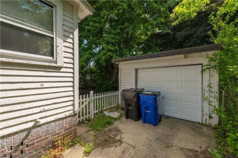 15242 Lake Shore Boulevard Cleveland OH 44110