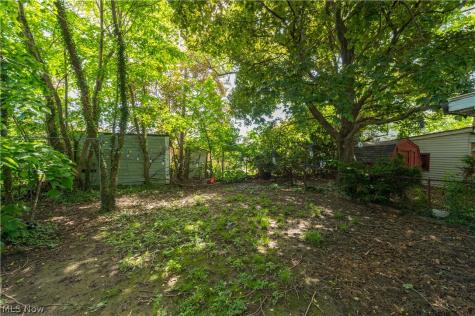15242 Lake Shore Boulevard Cleveland OH 44110
