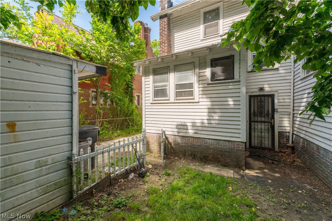 15242 Lake Shore Boulevard Cleveland OH 44110