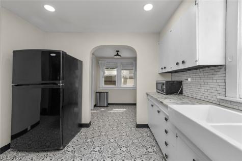 15242 Lake Shore Boulevard Cleveland OH 44110