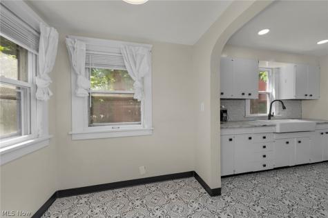 15242 Lake Shore Boulevard Cleveland OH 44110